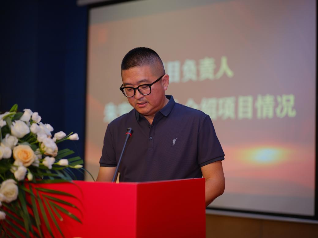图8 项目负责人、304永利集团副院长朱宏轩教授介绍项目情况